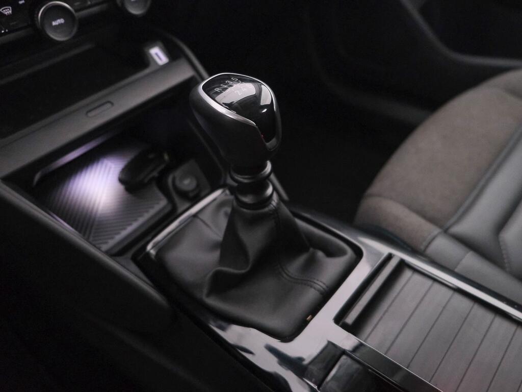 Citroën C4 PureTech 130 S&S 6v Shine 16