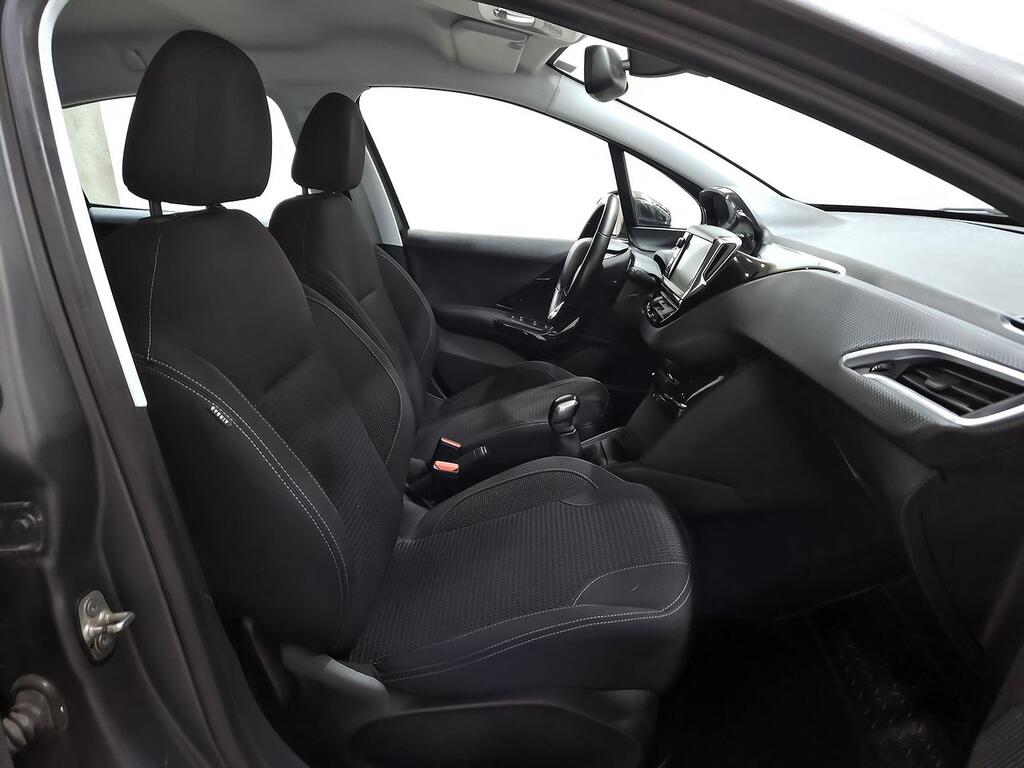 Peugeot 208 5P ALLURE 1.2L PureTech 60KW (82CV) 7