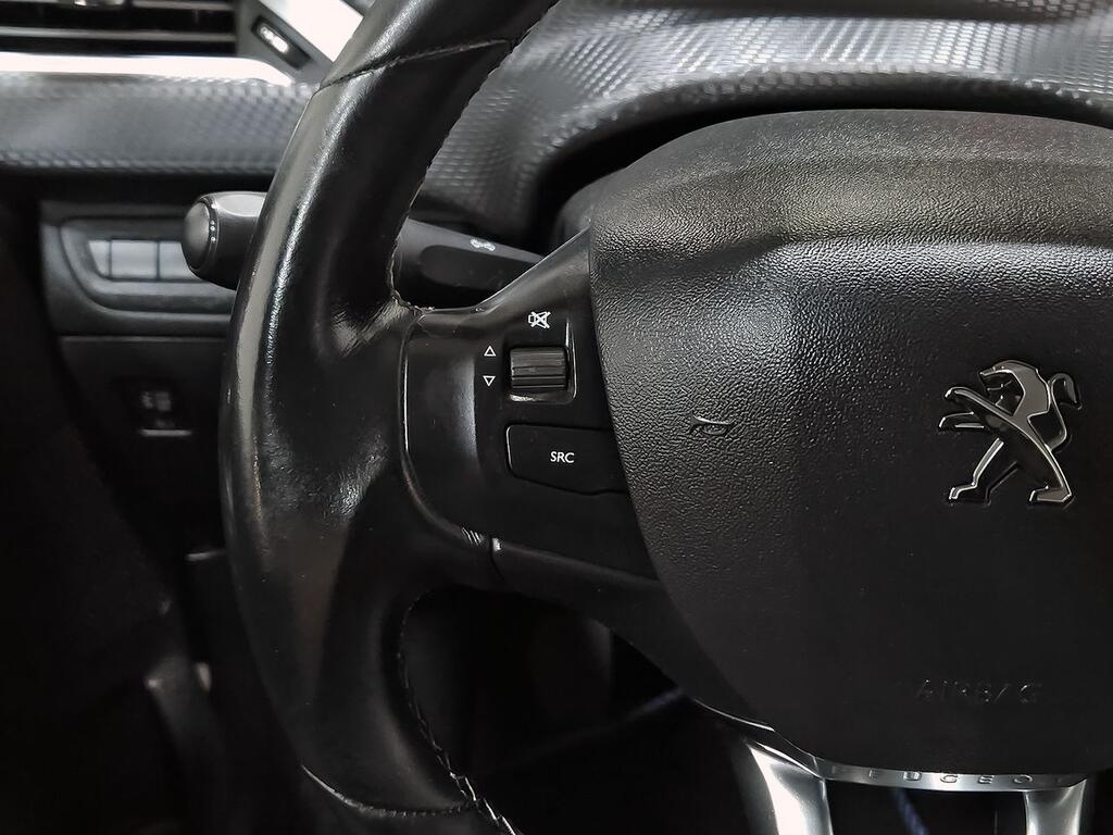Peugeot 208 5P ALLURE 1.2L PureTech 60KW (82CV) 18