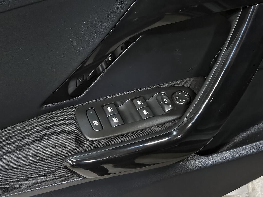 Peugeot 208 5P ALLURE 1.2L PureTech 60KW (82CV) 12