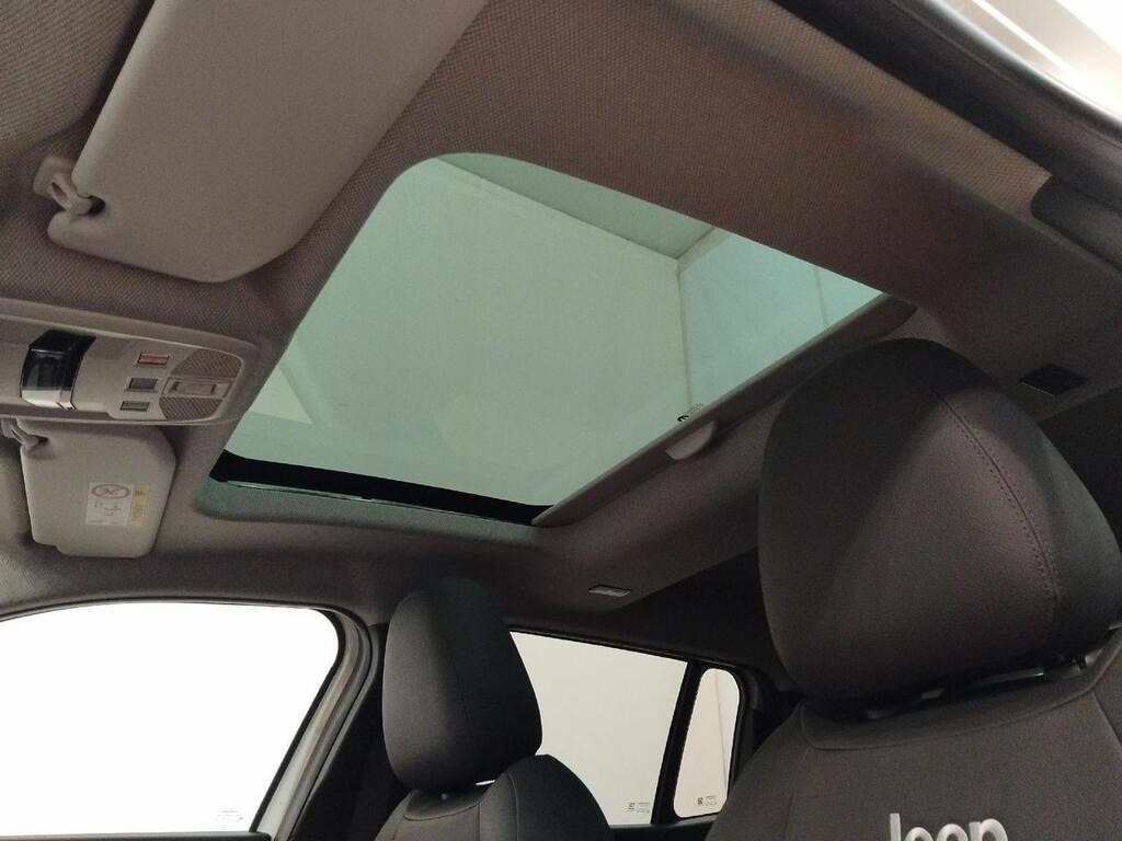 Jeep Avenger BEV 115kW (156CV) Summit 9