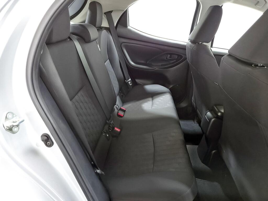 Toyota Yaris 1.5 120H Active Plus 8