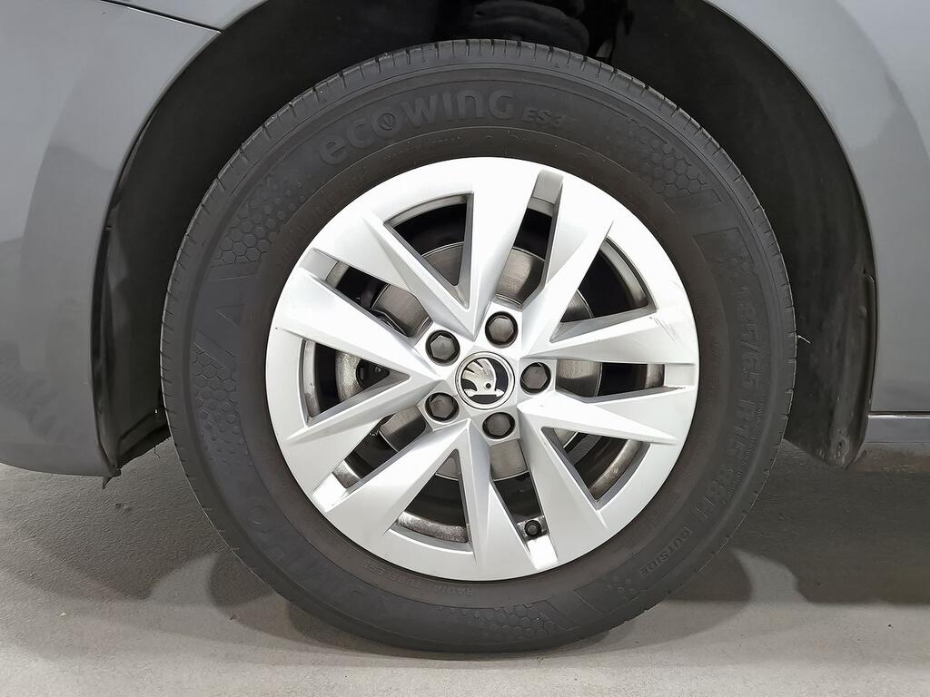 Skoda Fabia 1.0 MPI 59KW (80CV) Ambition 8
