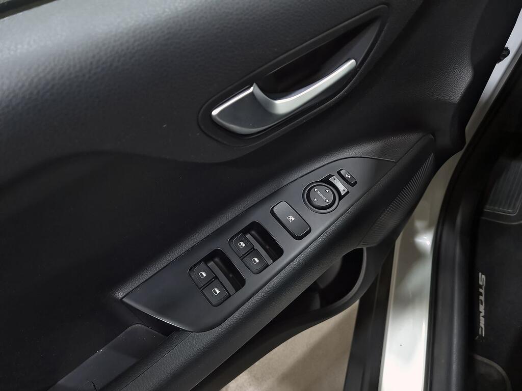 Kia Stonic 1.0 T-GDi 74kW (100CV) MHEV iMT Drive 11