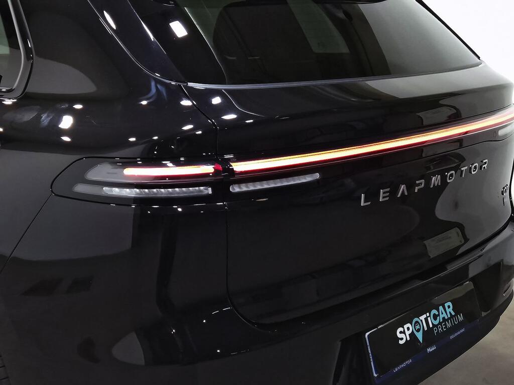 Leapmotor C10 C10 REEV 28.4 kWh Design Auto 35