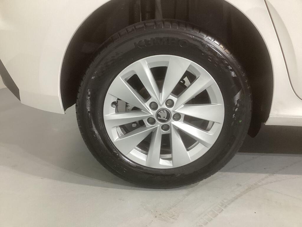 Skoda Kamiq 1.0 TSI 70kW (95CV) ESSENCE 8