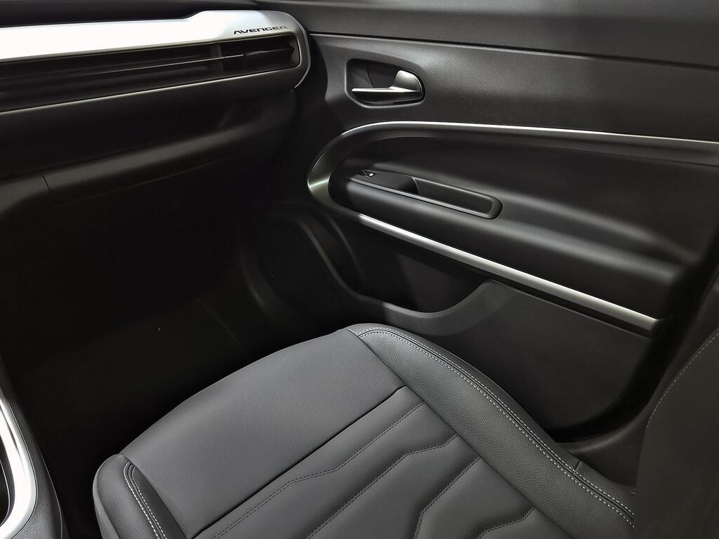 Jeep Avenger BEV 115kW (156CV) Summit 31