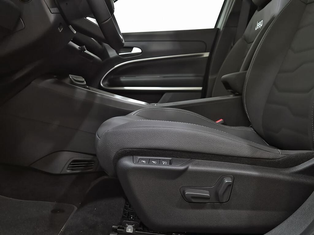 Jeep Avenger BEV 115kW (156CV) Summit 32