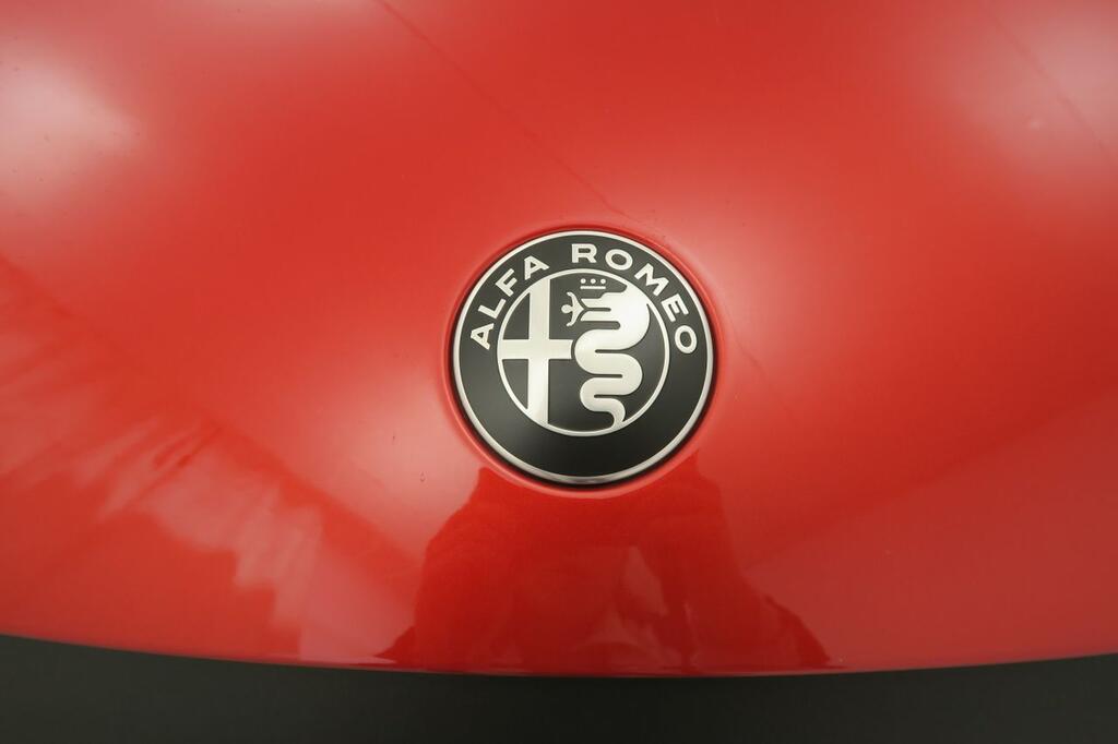 Alfa Romeo Junior Elettrica Veloce 207kW (280CV) 20