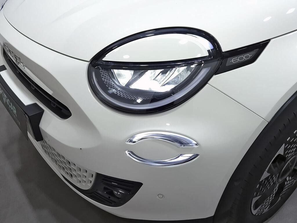 Fiat 600 600 MHEV La prima 1.2 74kW (100CV) DDCT 36