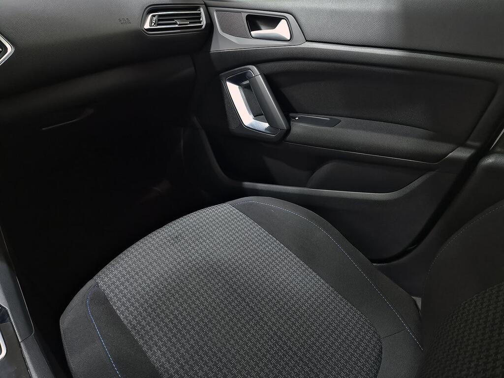 Peugeot 308 5p Style BlueHDi 130 S&S 28