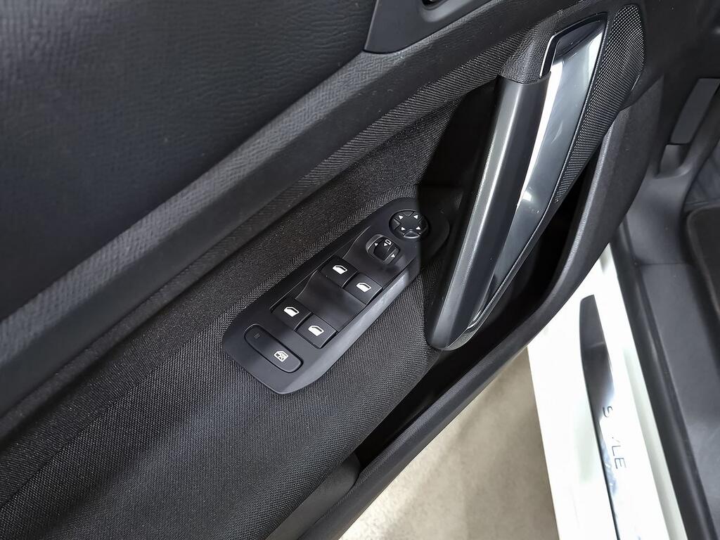 Peugeot 308 5p Style BlueHDi 130 S&S 11
