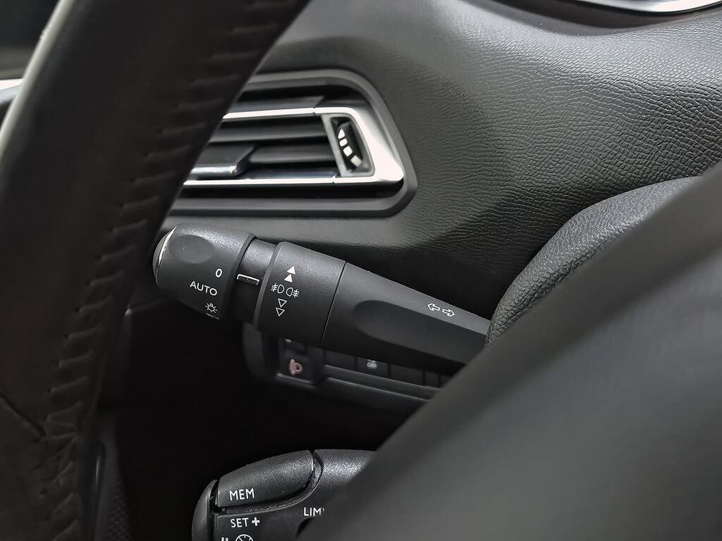 Peugeot 308 5p Style BlueHDi 130 S&S 14