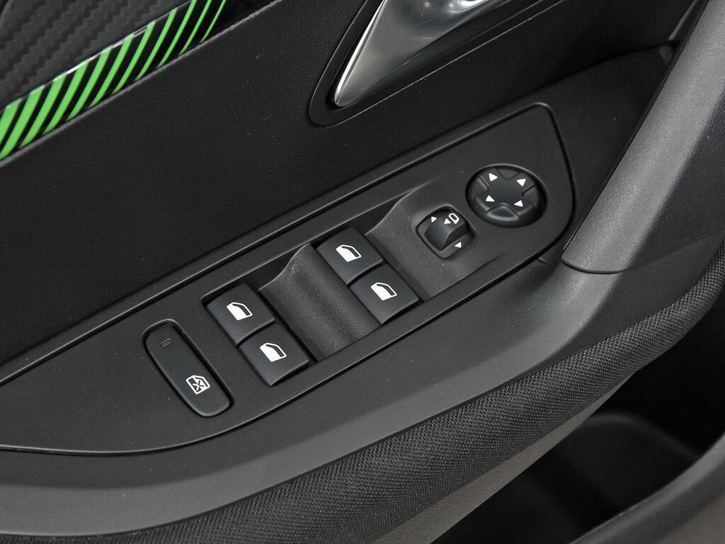 Peugeot 2008 Active Puretech 100 S&S 6 Vel. MAN 13 Peugeot 2008 Active Puretech 100 S&S 6 Vel. MAN 13