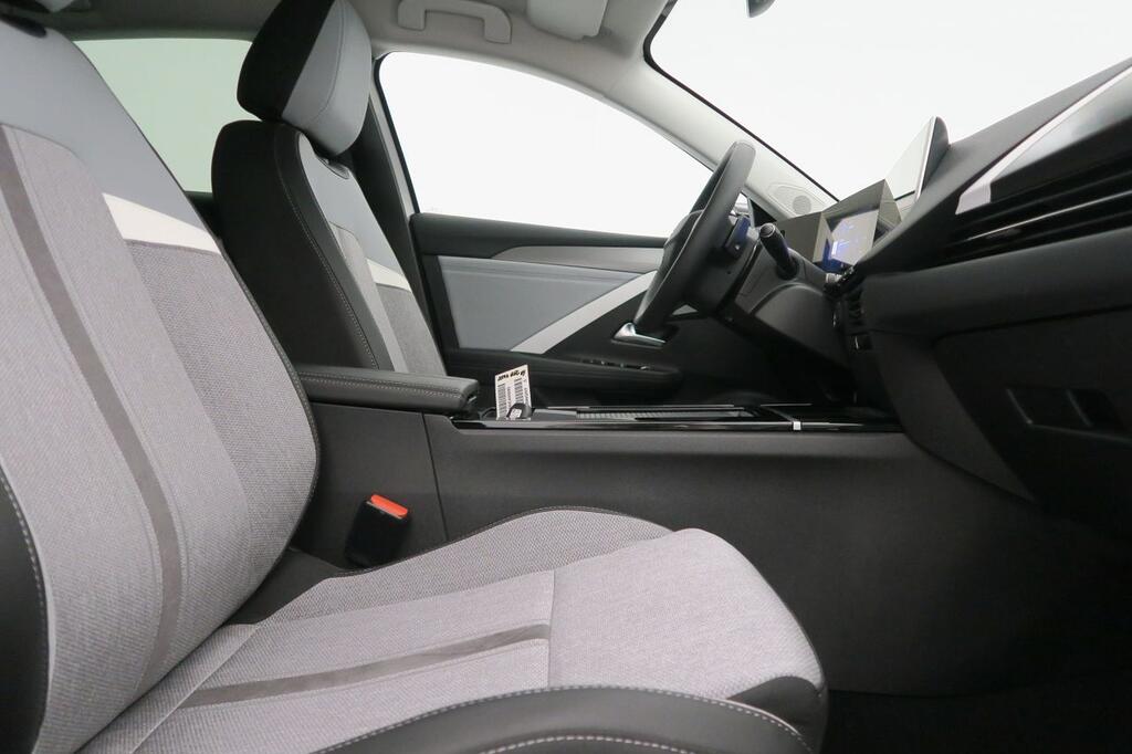 Opel Astra 1.6T Hybrid 132kW (180CV) Elegance Auto 17 Opel Astra 1.6T Hybrid 132kW (180CV) Elegance Auto 17
