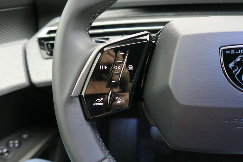 Peugeot 5008 1.2 100KW Allure eDCS6 12 Peugeot 5008 1.2 100KW Allure eDCS6 12