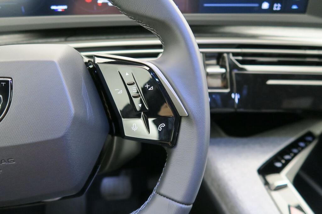 Peugeot 5008 1.2 100KW Allure eDCS6 13 Peugeot 5008 1.2 100KW Allure eDCS6 13
