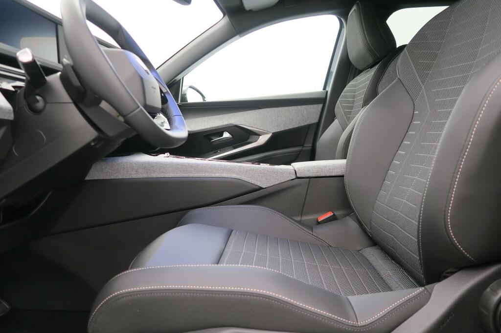 Peugeot 5008 1.2 100KW Allure eDCS6 17 Peugeot 5008 1.2 100KW Allure eDCS6 17