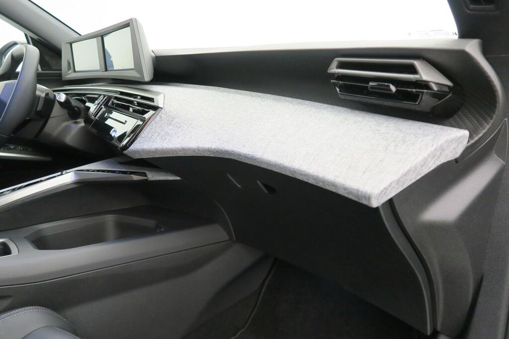 Peugeot 5008 1.2 100KW Allure eDCS6 15 Peugeot 5008 1.2 100KW Allure eDCS6 15