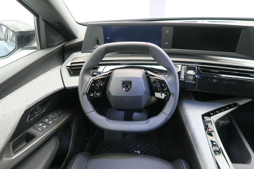 Peugeot 5008 1.2 100KW Allure eDCS6 7 Peugeot 5008 1.2 100KW Allure eDCS6 7