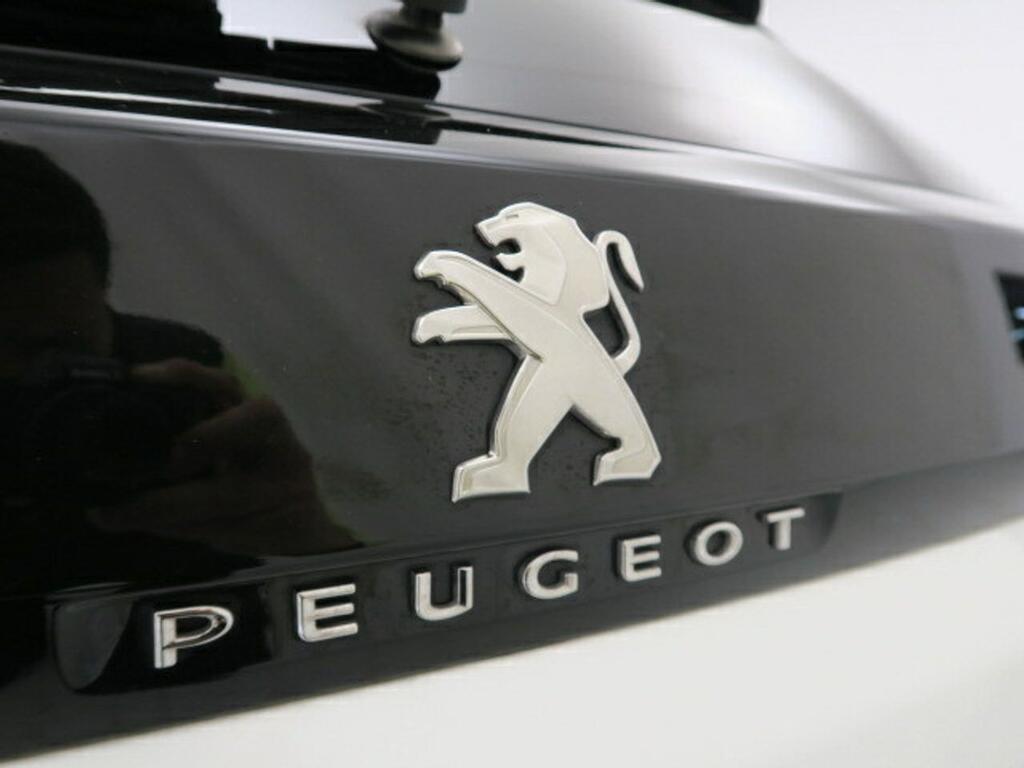 Peugeot 3008 1.2 PURETECH 96KW (130CV) GT LINE EAT8 22 Peugeot 3008 1.2 PURETECH 96KW (130CV) GT LINE EAT8 22