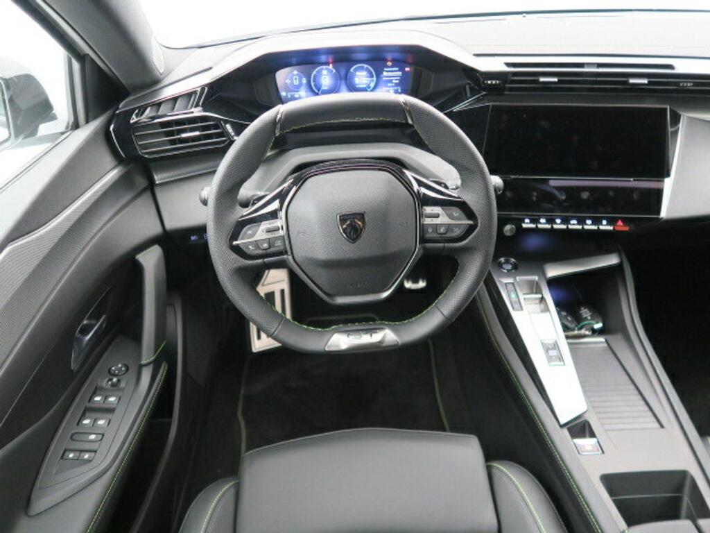 Peugeot 308 5P GT Hybrid 180 eEAT8 15 Peugeot 308 5P GT Hybrid 180 eEAT8 15