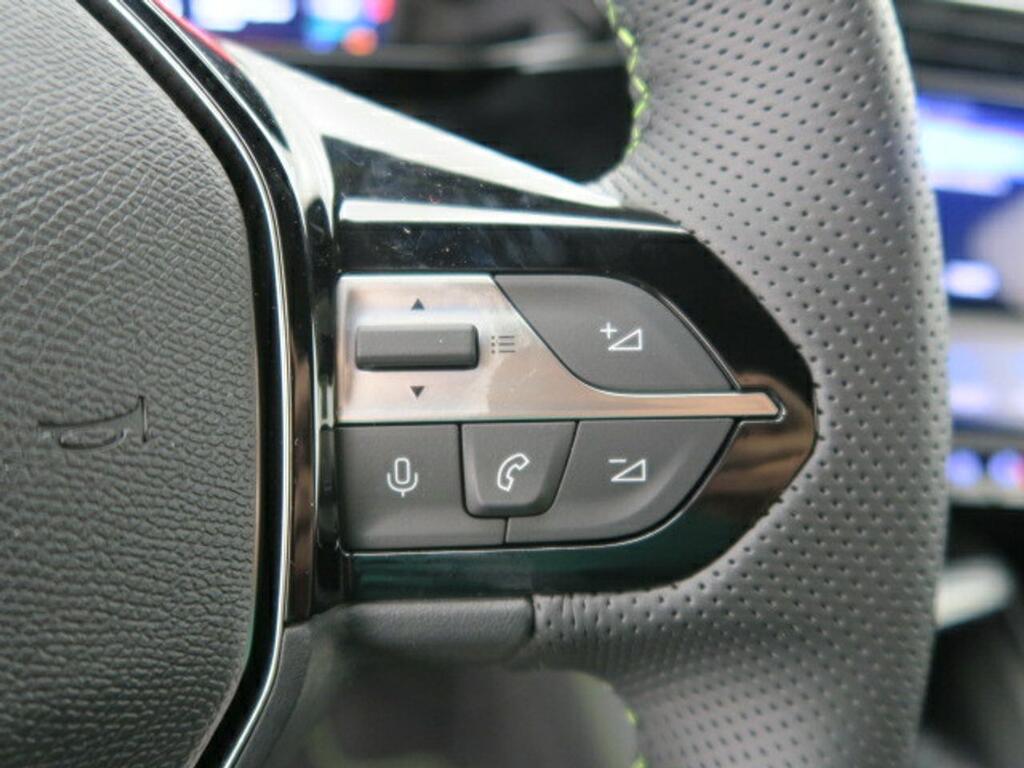 Peugeot 308 5P GT Hybrid 180 eEAT8 10 Peugeot 308 5P GT Hybrid 180 eEAT8 10