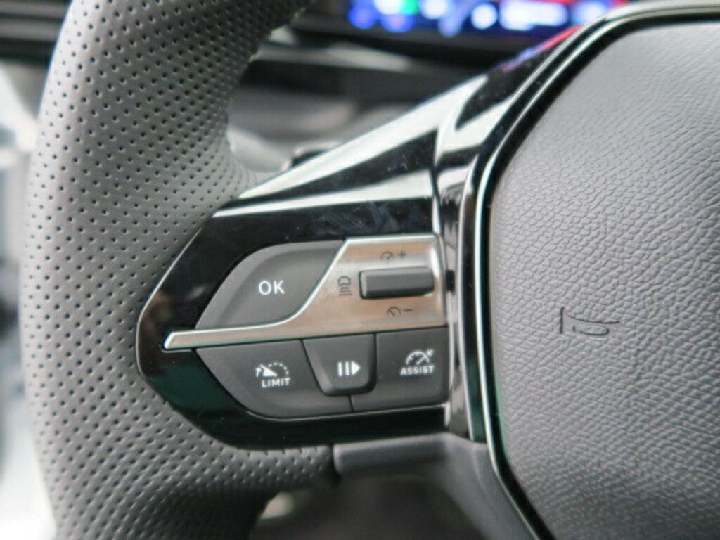 Peugeot 308 5P GT Hybrid 180 eEAT8 9 Peugeot 308 5P GT Hybrid 180 eEAT8 9