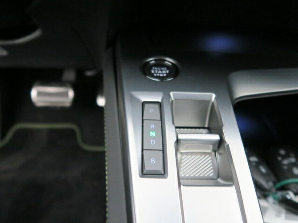 Peugeot 308 5P GT Hybrid 180 eEAT8 11 Peugeot 308 5P GT Hybrid 180 eEAT8 11