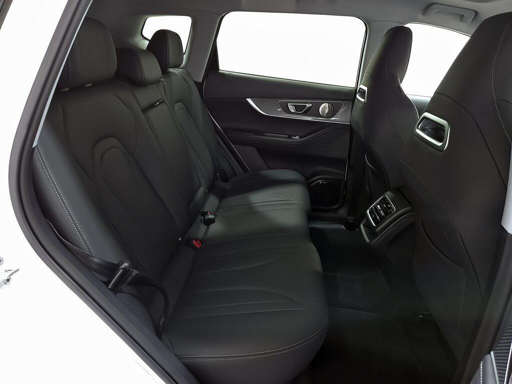 Ebro S700 1.6 TGDI Luxury 7 DCT 8