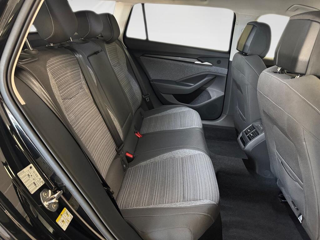 Skoda Superb Combi 2.0 TDI 110kW DSG Selection 6 Skoda Superb Combi 2.0 TDI 110kW DSG Selection 6