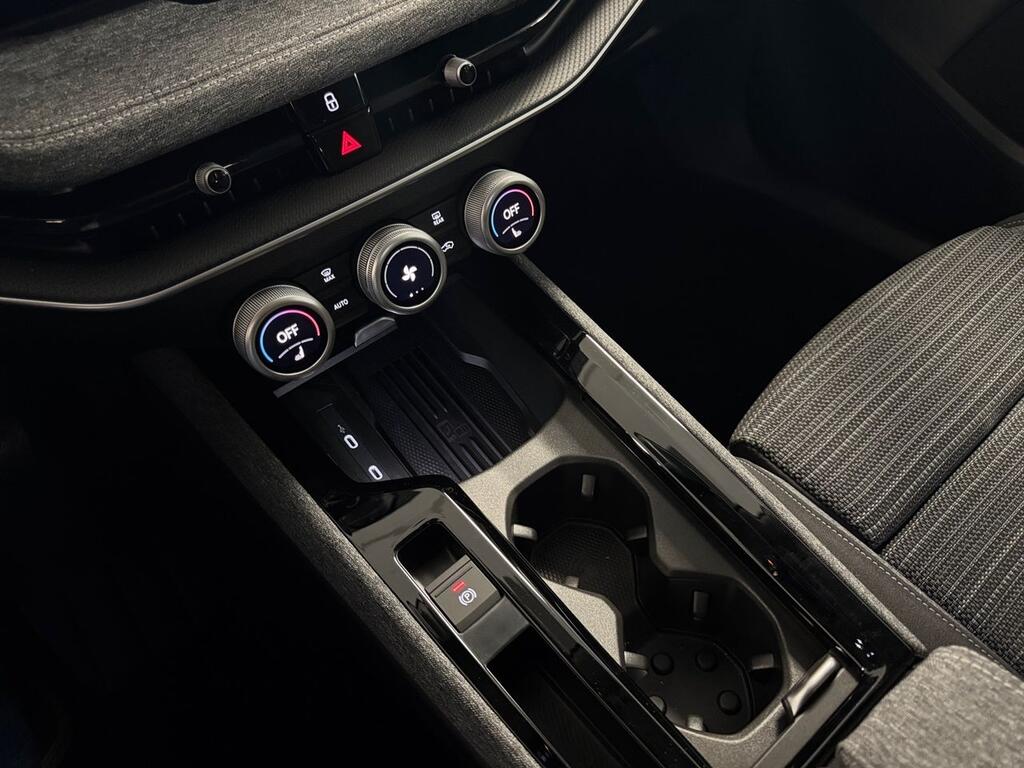 Skoda Superb Combi 2.0 TDI 110kW DSG Selection 13 Skoda Superb Combi 2.0 TDI 110kW DSG Selection 13