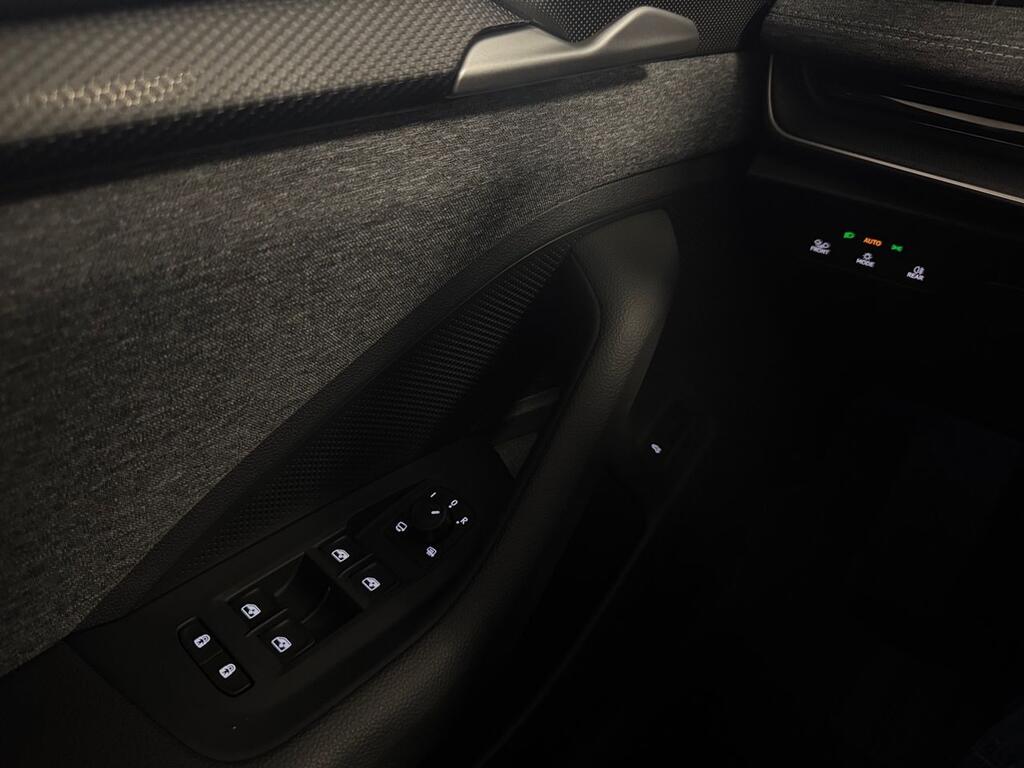 Skoda Superb Combi 2.0 TDI 110kW DSG Selection 14 Skoda Superb Combi 2.0 TDI 110kW DSG Selection 14