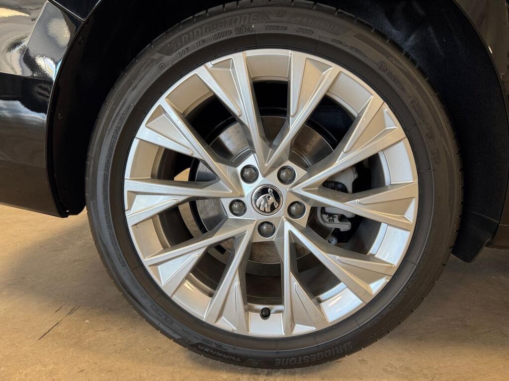 Skoda Superb Combi 2.0 TDI 110kW DSG Selection 8 Skoda Superb Combi 2.0 TDI 110kW DSG Selection 8