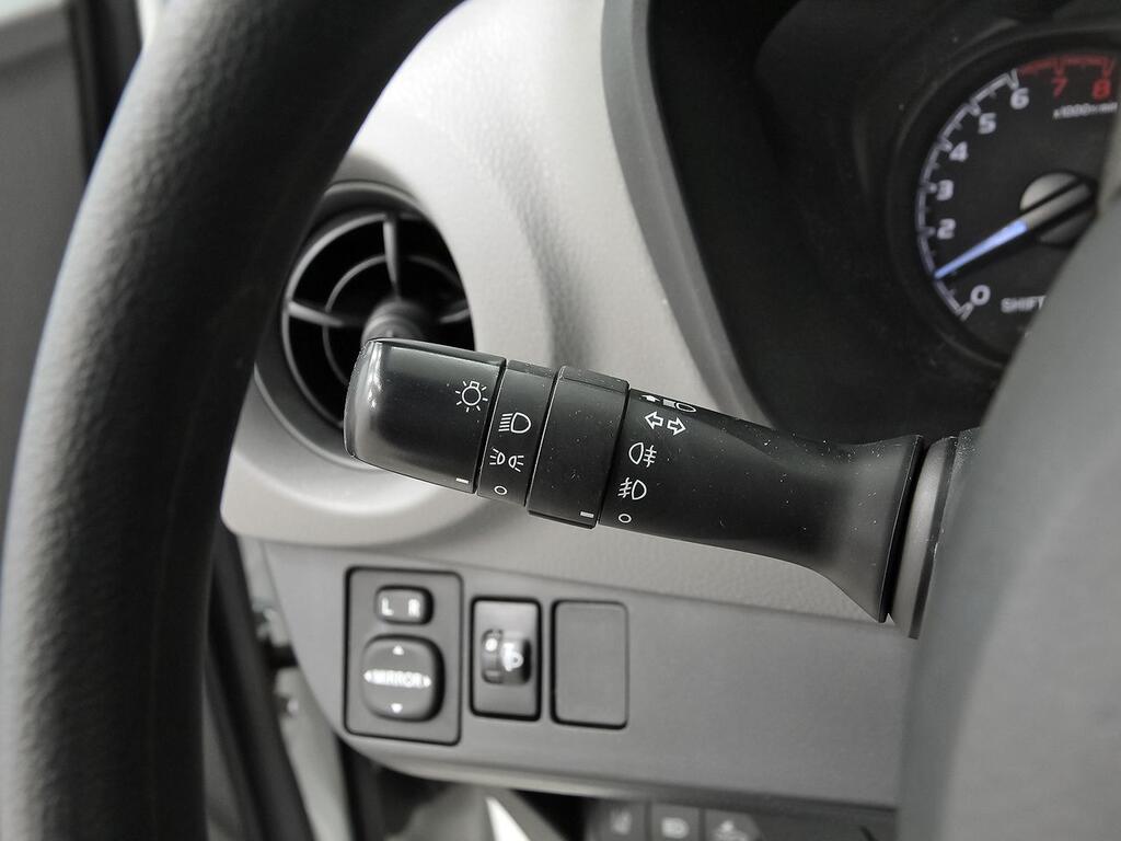 Toyota Yaris 1.0 70 Business 13 Toyota Yaris 1.0 70 Business 13