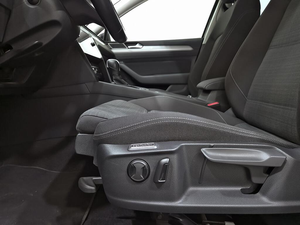 Volkswagen Passat Variant Executive 2.0 TDI 110kW DSG 12 Volkswagen Passat Variant Executive 2.0 TDI 110kW DSG 12