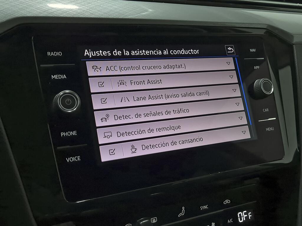 Volkswagen Passat Variant Executive 2.0 TDI 110kW DSG 23 Volkswagen Passat Variant Executive 2.0 TDI 110kW DSG 23