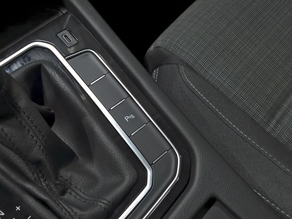 Volkswagen Passat Variant Executive 2.0 TDI 110kW DSG 29 Volkswagen Passat Variant Executive 2.0 TDI 110kW DSG 29