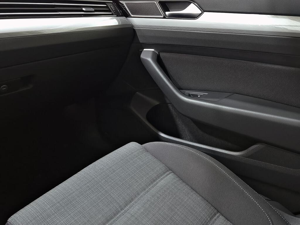 Volkswagen Passat Variant Executive 2.0 TDI 110kW DSG 33 Volkswagen Passat Variant Executive 2.0 TDI 110kW DSG 33