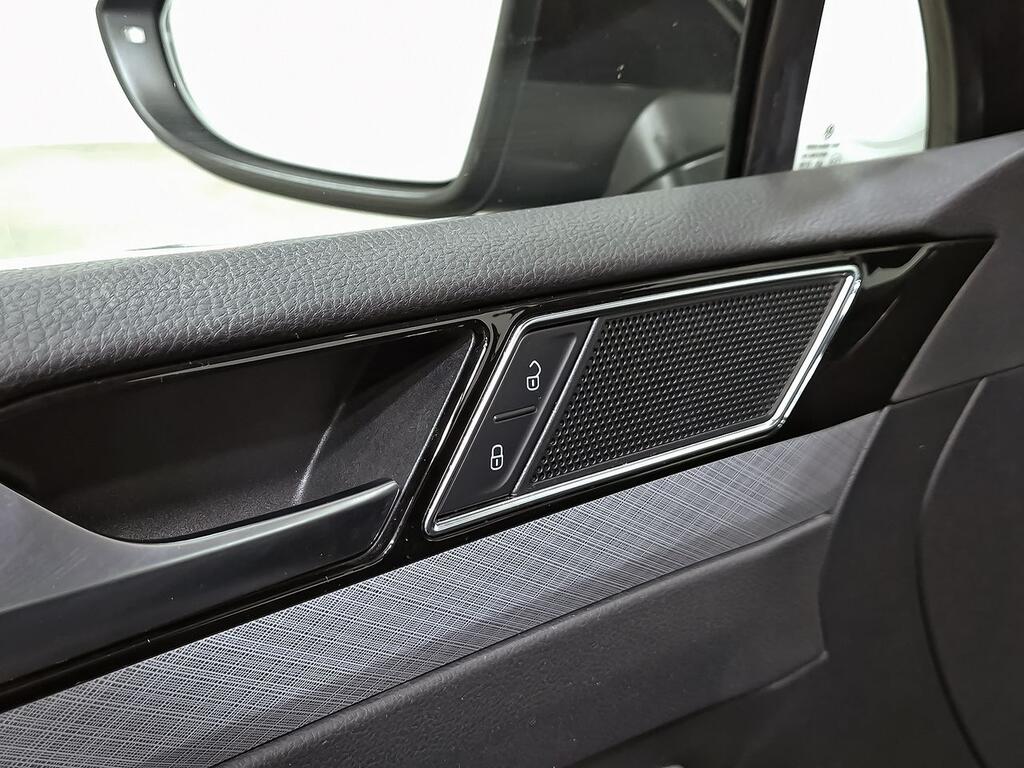 Volkswagen Passat Variant Executive 2.0 TDI 110kW DSG 11 Volkswagen Passat Variant Executive 2.0 TDI 110kW DSG 11