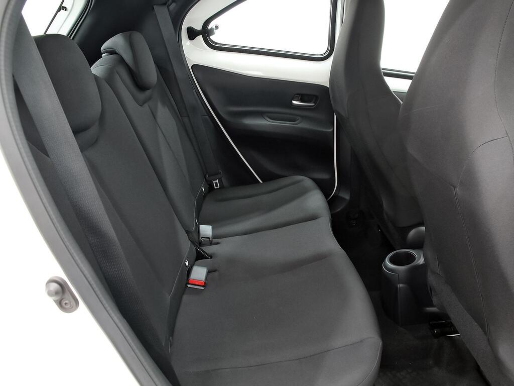 Toyota Aygo X Cross 1.0 VVT-I 72CV Play 8 Toyota Aygo X Cross 1.0 VVT-I 72CV Play 8