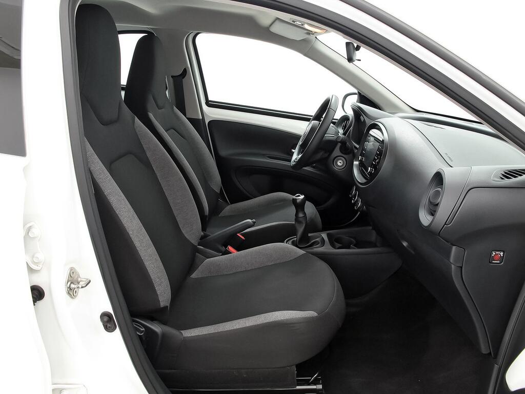 Toyota Aygo X Cross 1.0 VVT-I 72CV Play 7 Toyota Aygo X Cross 1.0 VVT-I 72CV Play 7