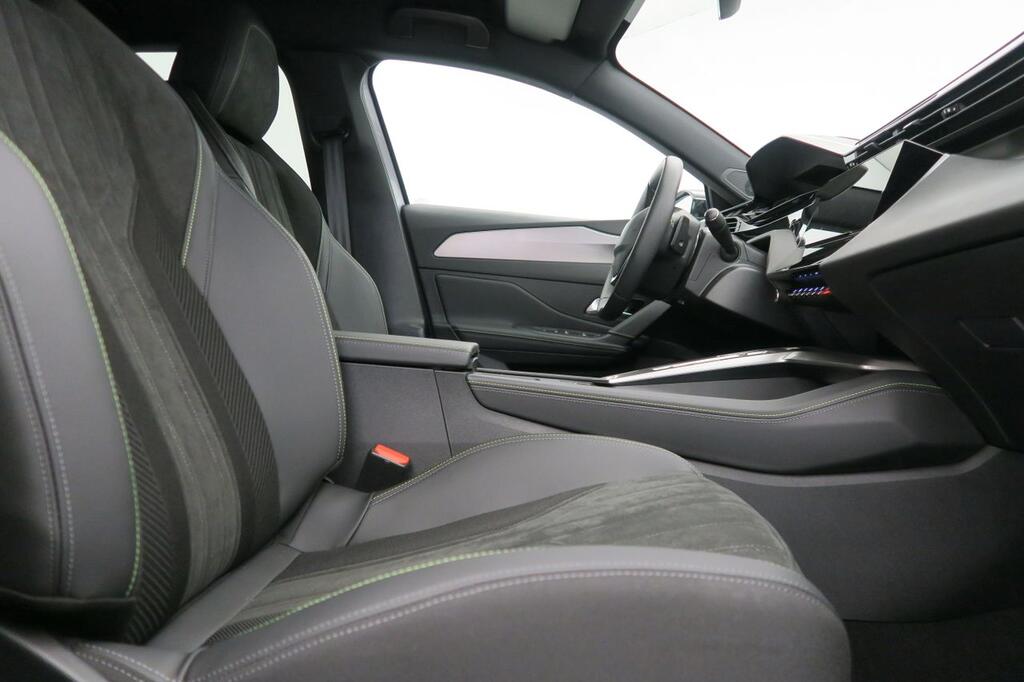 Peugeot 408 408 GT PHEV 180 e-EAT8 16 Peugeot 408 408 GT PHEV 180 e-EAT8 16