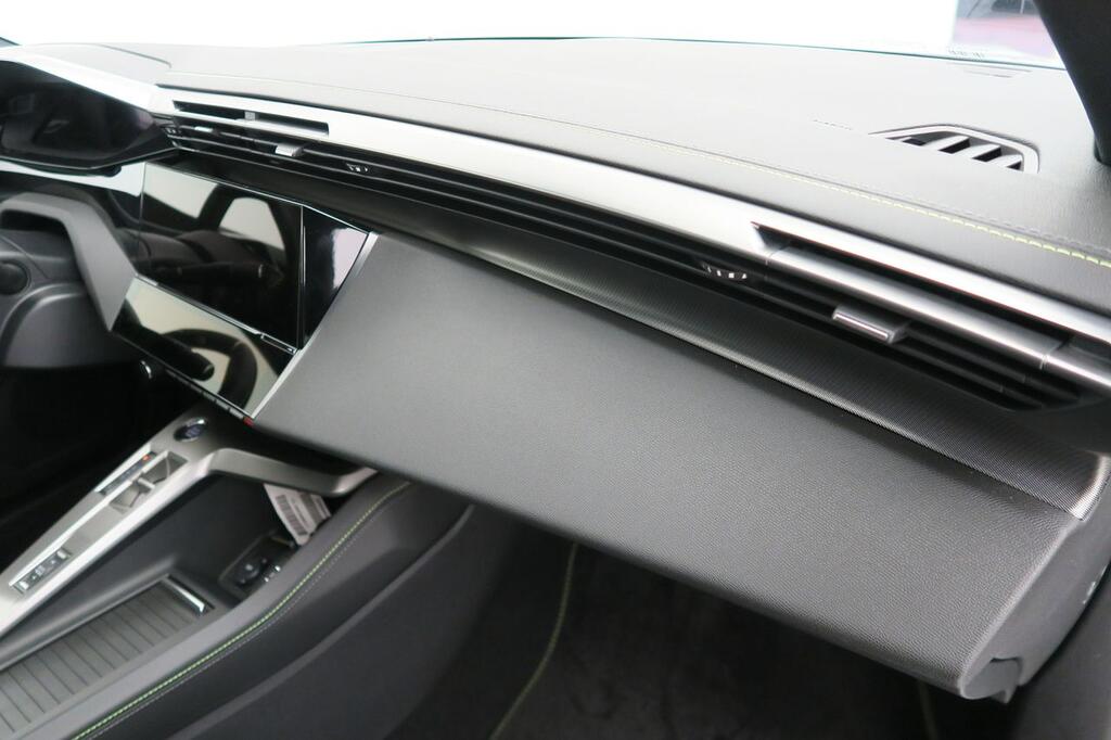 Peugeot 408 408 GT PHEV 180 e-EAT8 15 Peugeot 408 408 GT PHEV 180 e-EAT8 15