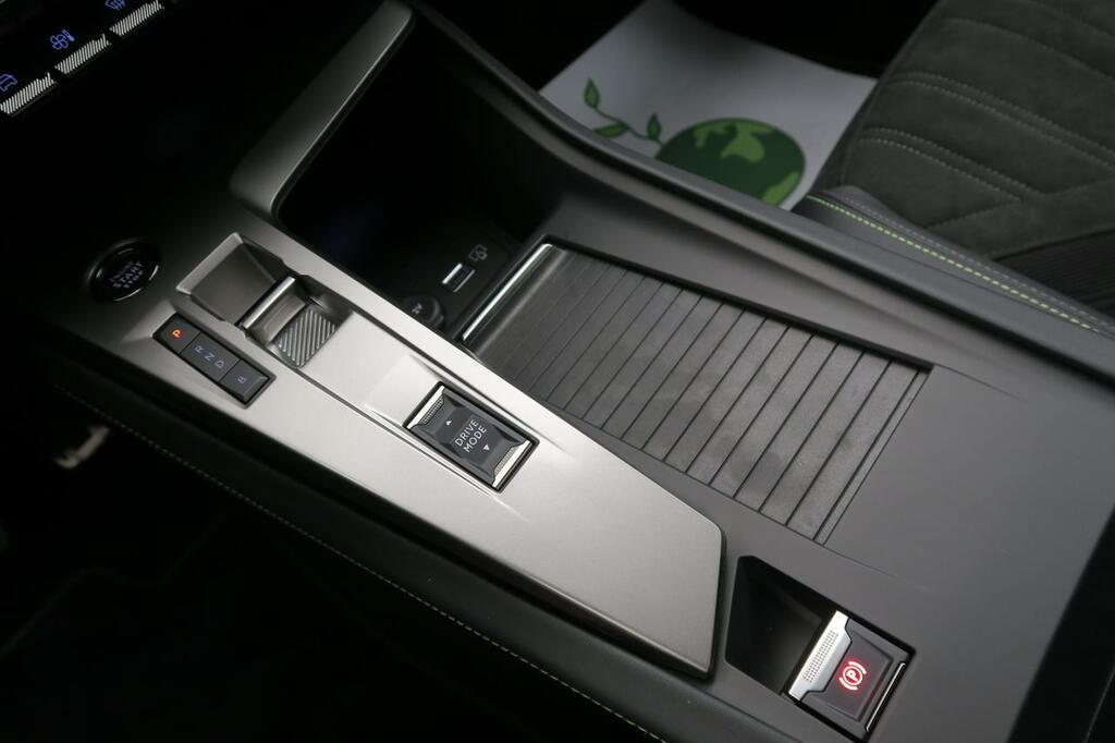 Peugeot 408 408 GT PHEV 180 e-EAT8 13 Peugeot 408 408 GT PHEV 180 e-EAT8 13