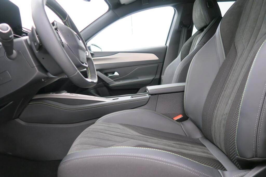 Peugeot 408 408 GT PHEV 180 e-EAT8 17 Peugeot 408 408 GT PHEV 180 e-EAT8 17