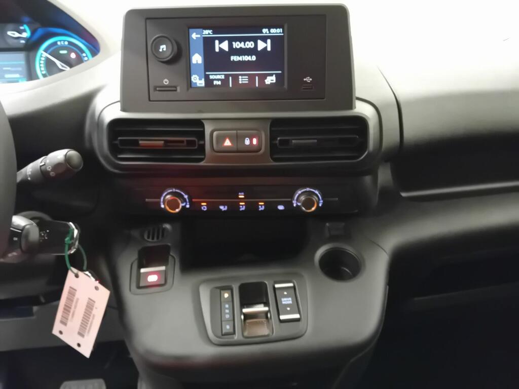 Peugeot Partner E-PARTNER STANDARD 800KG ELECTRICO BEV 100 KW 136CV 4P 8 Peugeot Partner E-PARTNER STANDARD 800KG ELECTRICO BEV 100 KW 136CV 4P 8