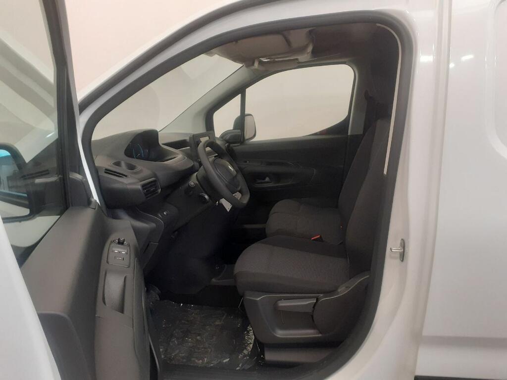 Peugeot Partner E-PARTNER STANDARD 800KG ELECTRICO BEV 100 KW 136CV 4P 10 Peugeot Partner E-PARTNER STANDARD 800KG ELECTRICO BEV 100 KW 136CV 4P 10