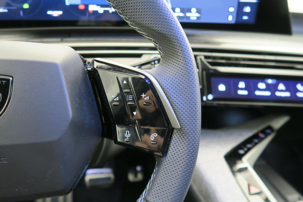 Peugeot 5008 1.2 107KW GT eDCS6 13 Peugeot 5008 1.2 107KW GT eDCS6 13