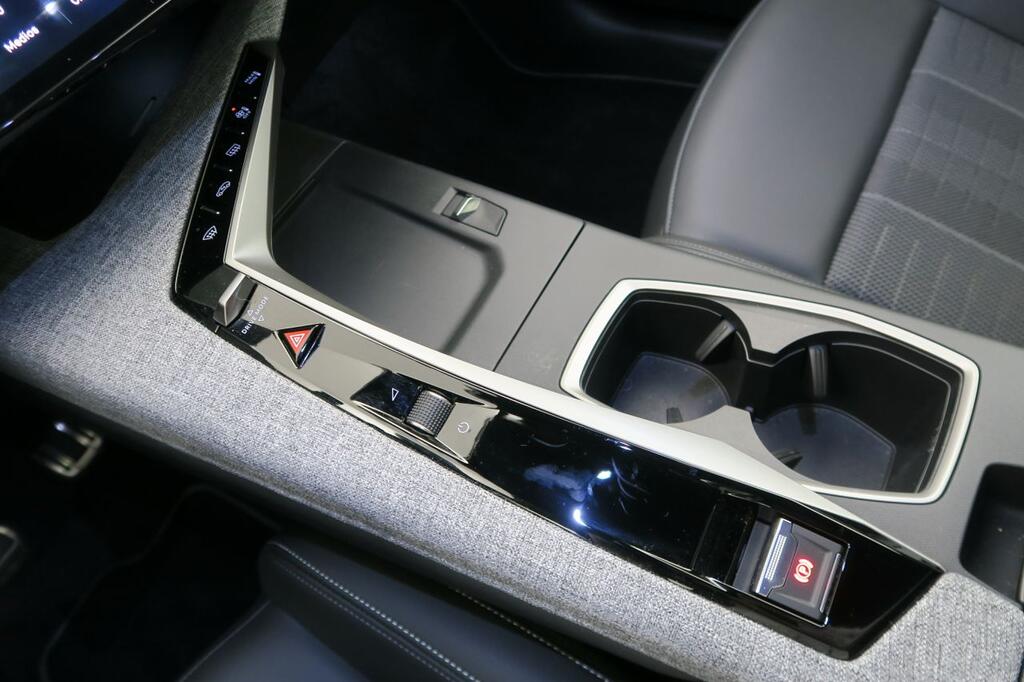 Peugeot 5008 1.2 107KW GT eDCS6 11 Peugeot 5008 1.2 107KW GT eDCS6 11